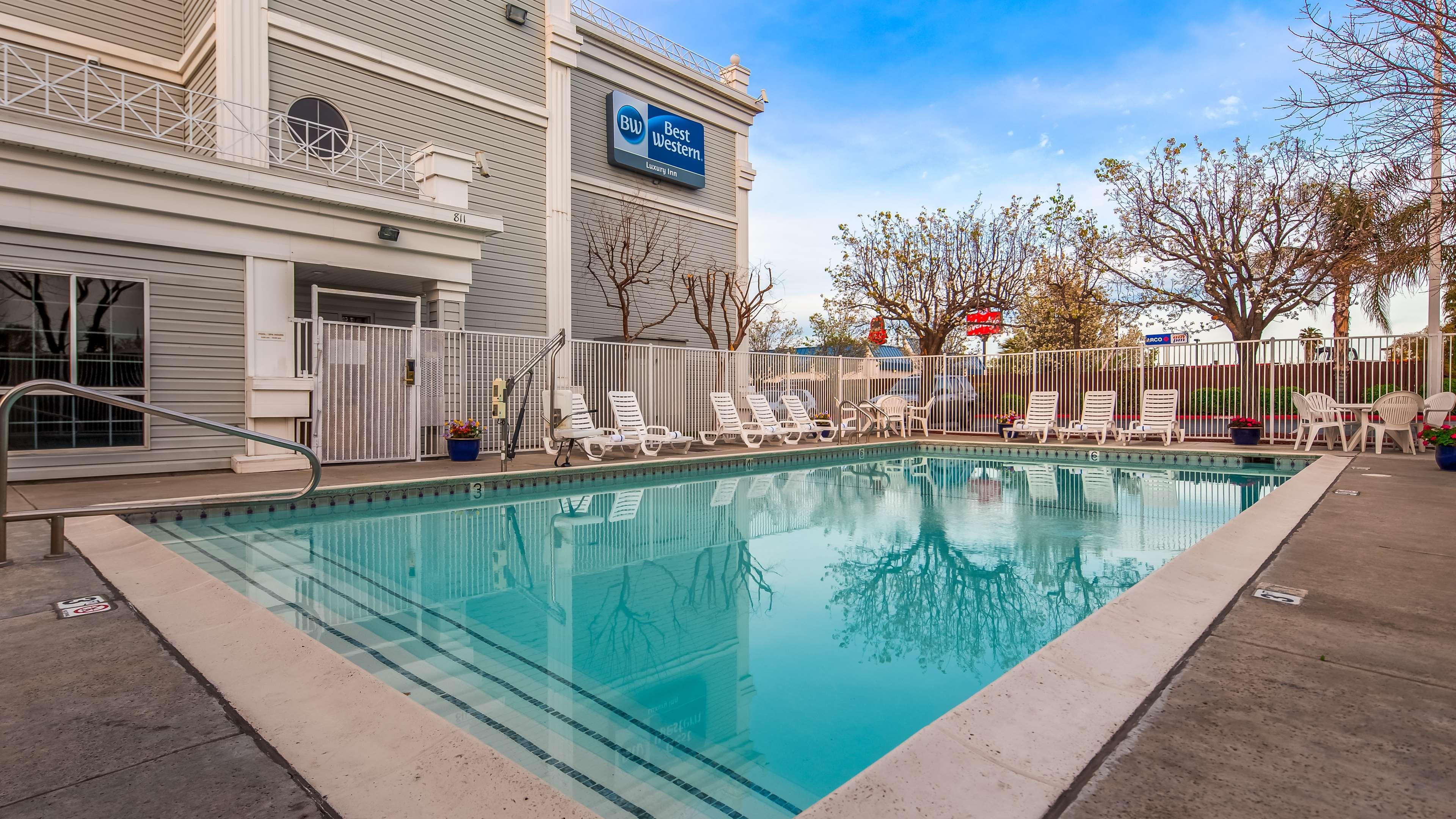 Best Western Luxury Inn Tracy Eksteriør billede
