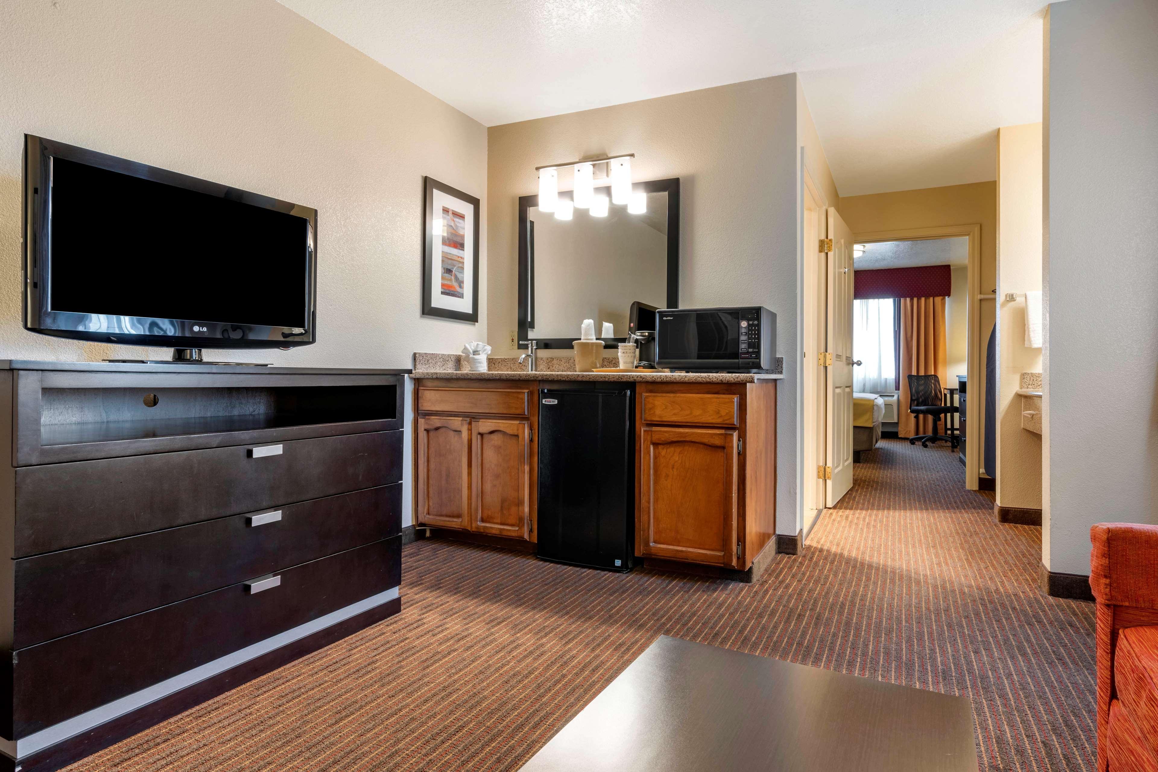 Best Western Luxury Inn Tracy Eksteriør billede