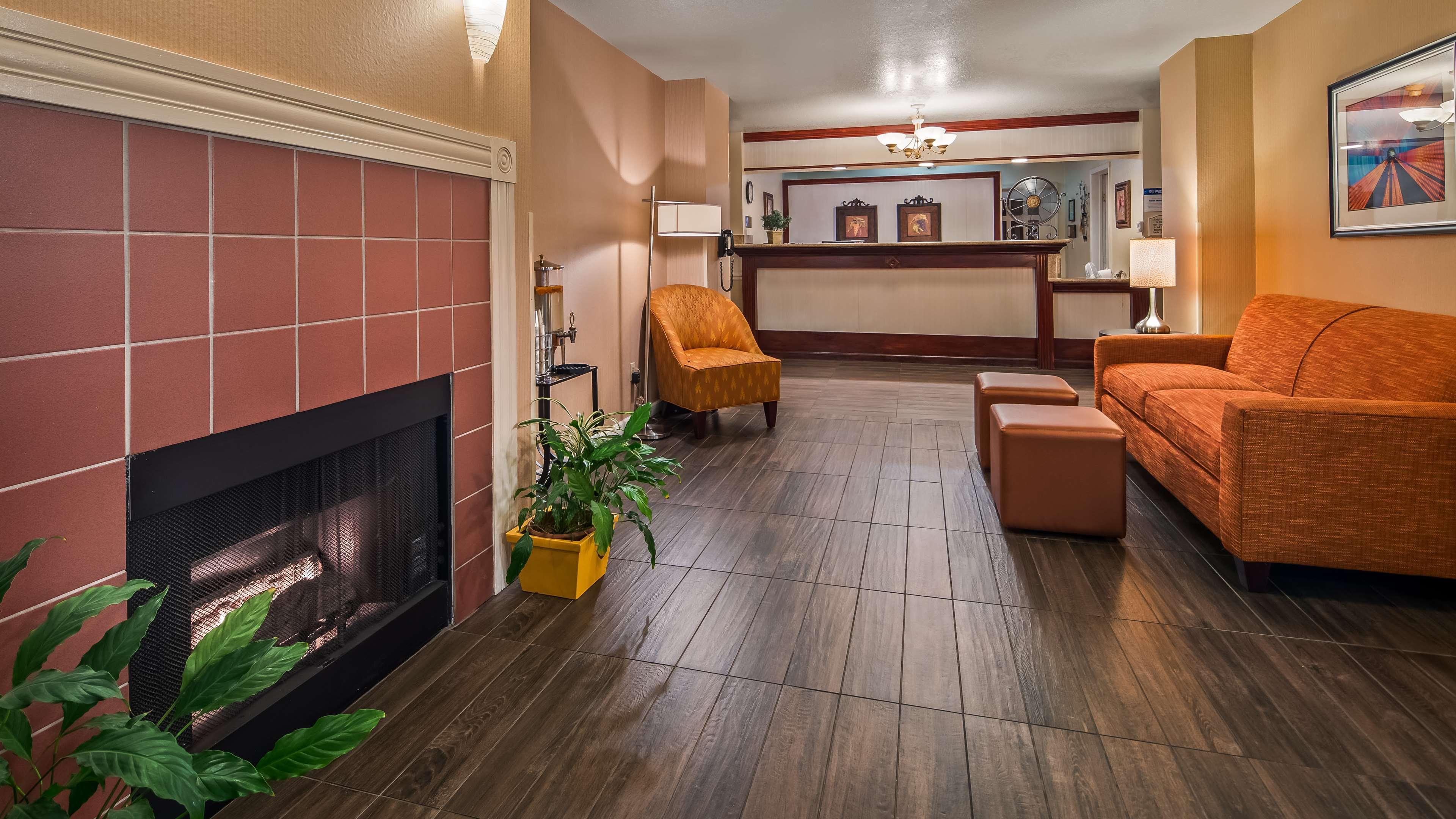 Best Western Luxury Inn Tracy Eksteriør billede