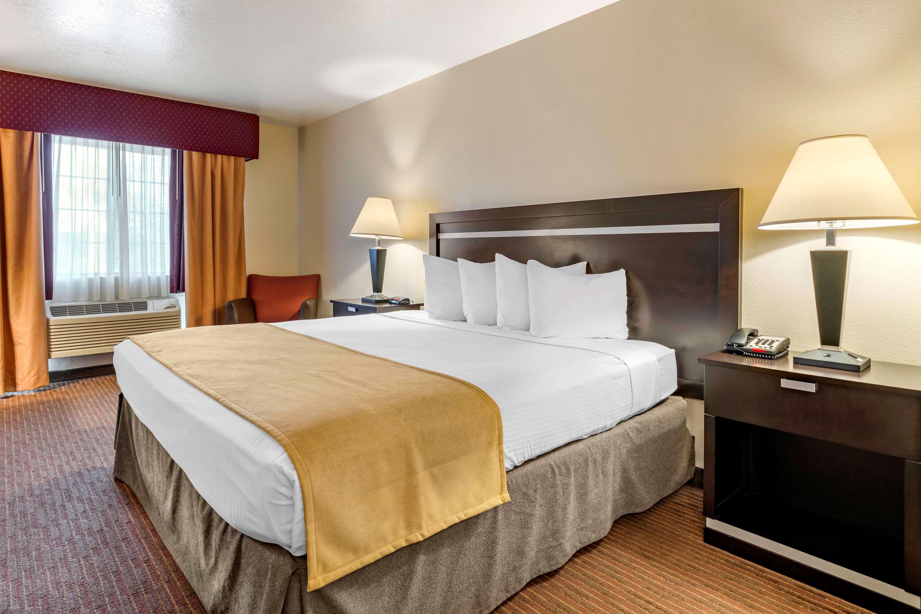 Best Western Luxury Inn Tracy Eksteriør billede