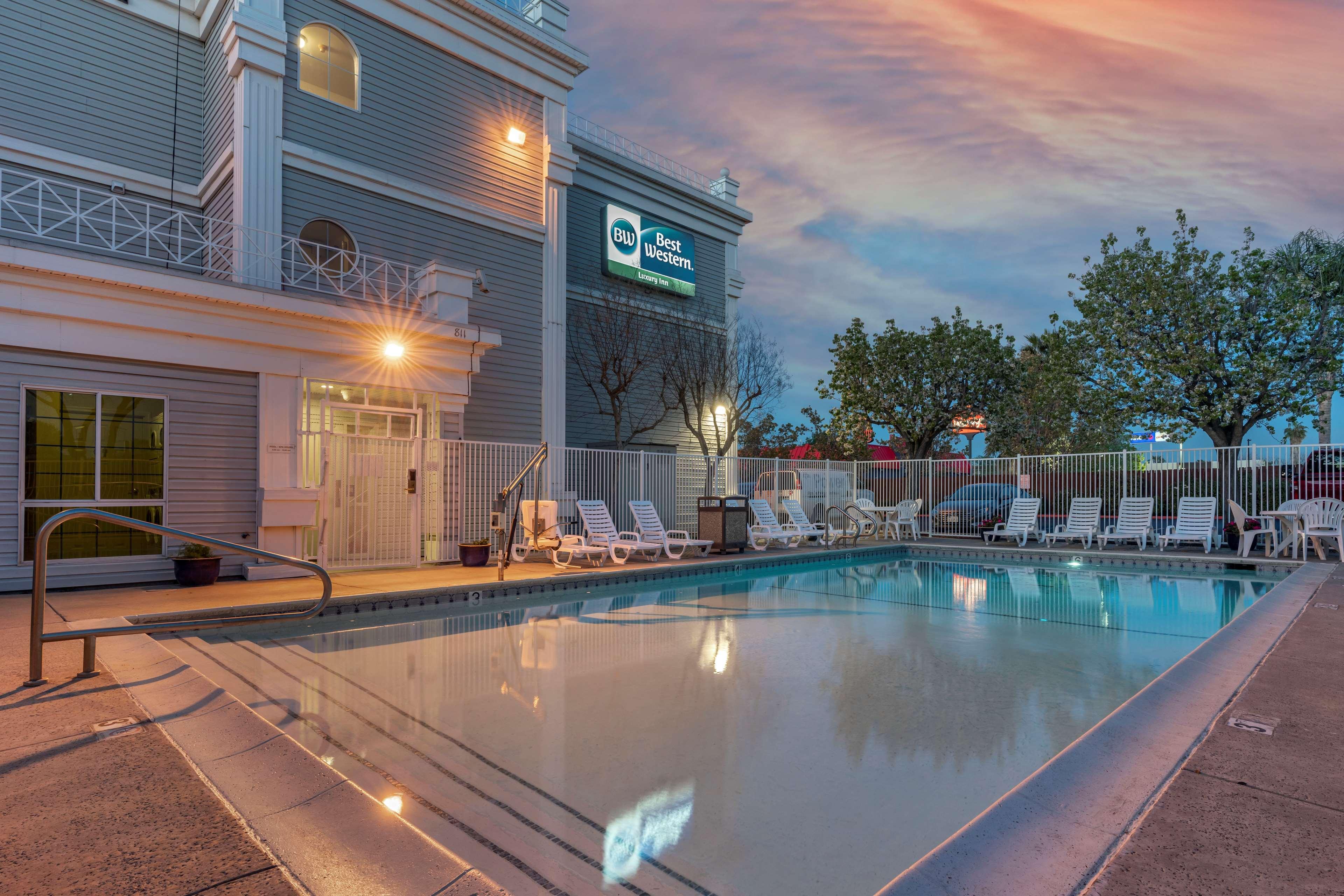 Best Western Luxury Inn Tracy Eksteriør billede