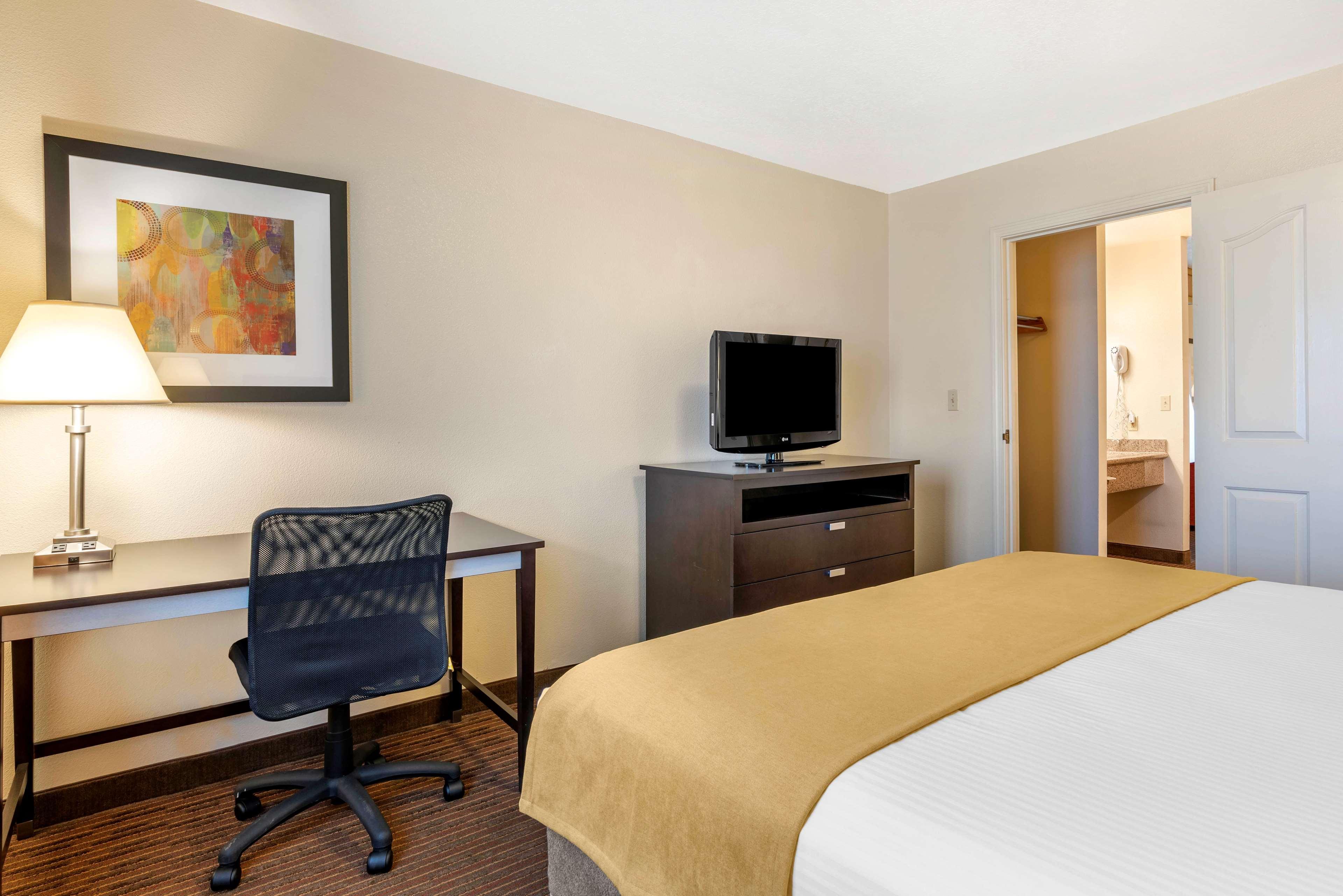 Best Western Luxury Inn Tracy Eksteriør billede