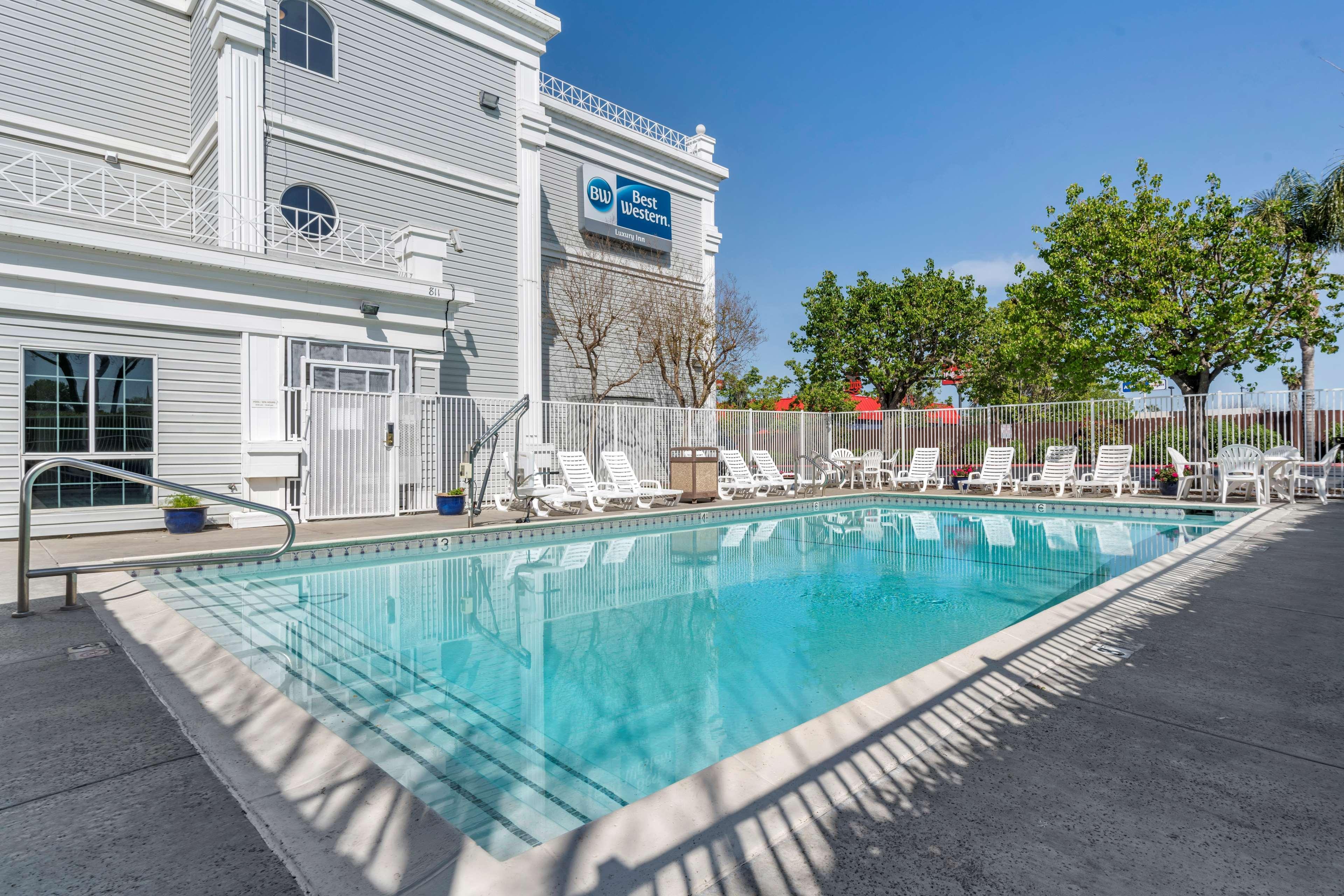 Best Western Luxury Inn Tracy Eksteriør billede