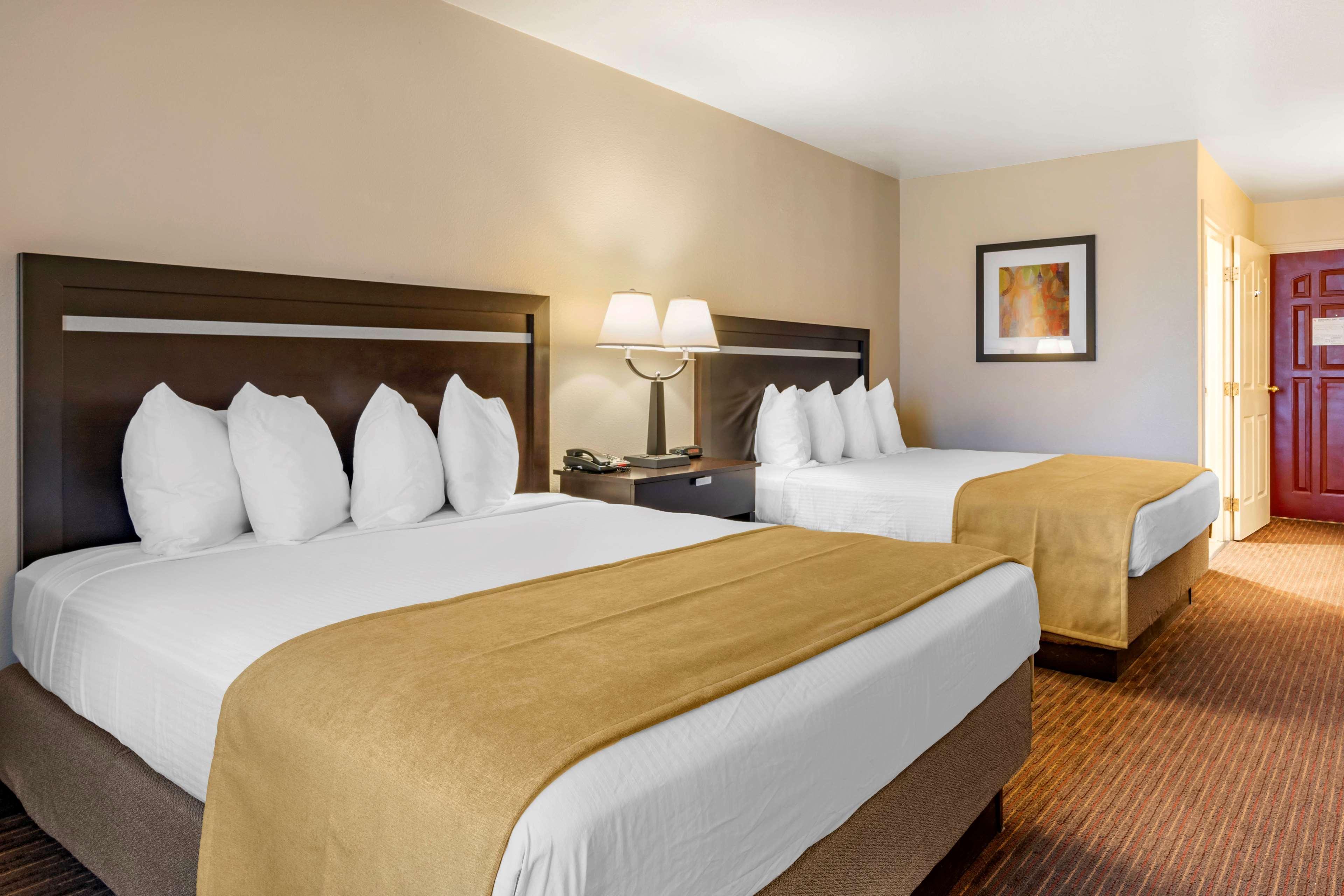Best Western Luxury Inn Tracy Eksteriør billede